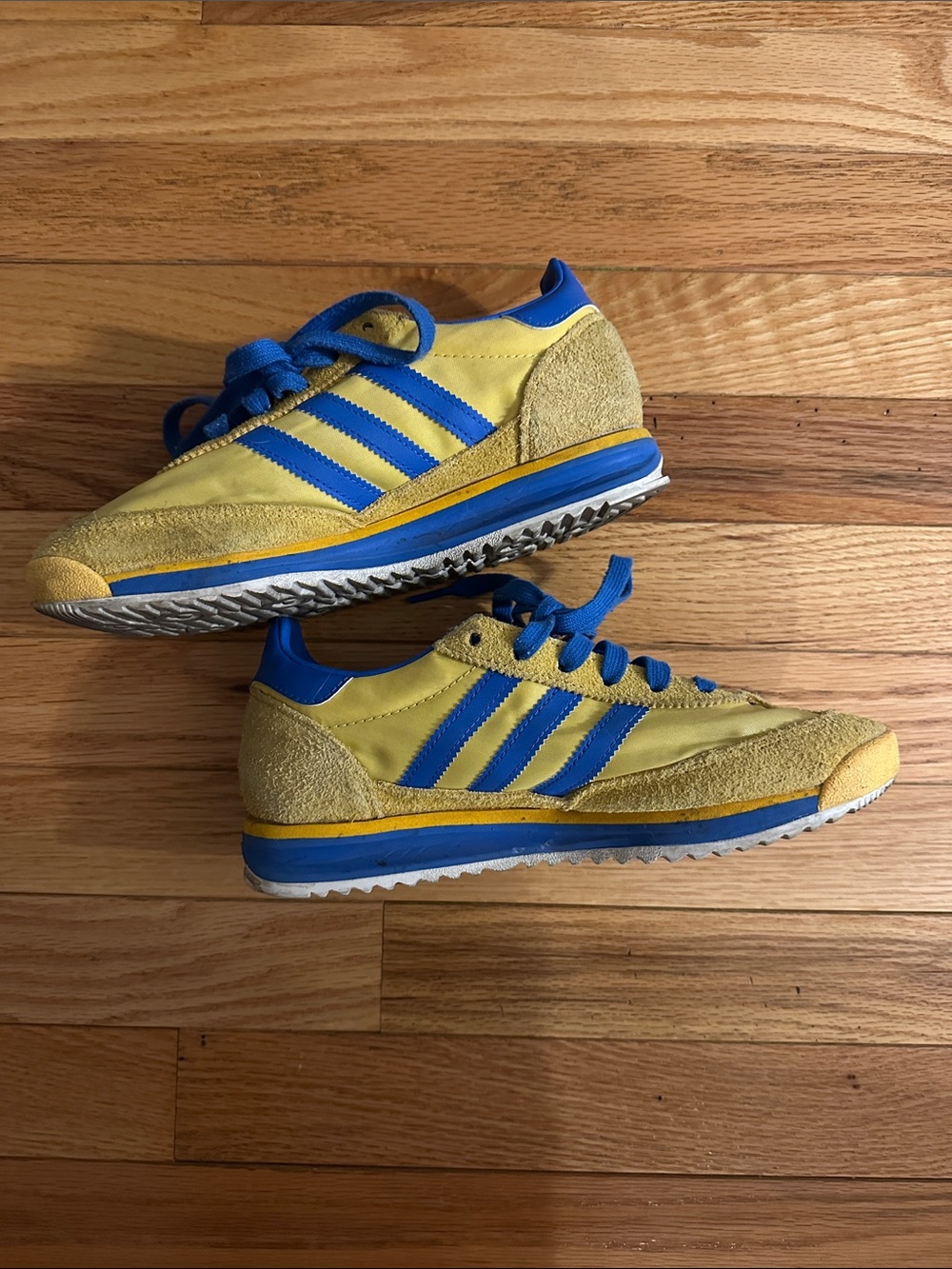 Adidas Yellow & Blue Classic Sneakers Size 4.5 - Picture 6 of 6